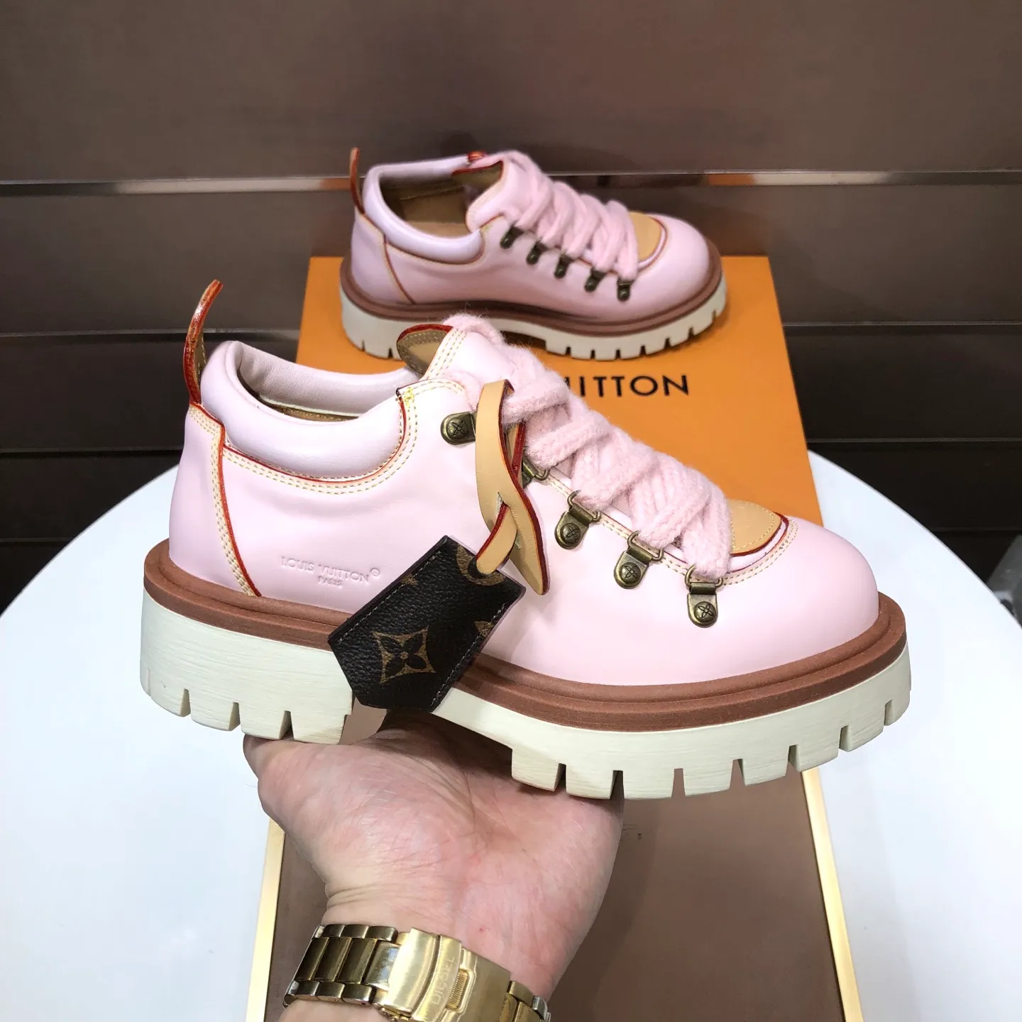 Men's shoes 💰660💰 LV Louis Vuitton 2025 autumn and winter new couple's new style, the original version is developed one to one, retro fashion, handsome and cool mountaineering derby shoes are out of stock 👍 💎 Material: imported first-layer cowhide 💎 Lining: imported lambskin 💎 Outsole: original molded TR non-slip sole 💎 Bottom height: 3.5cm 💎 Shoe size: 35-45 for both men and women